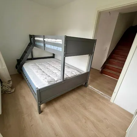 Holiday home Familienfreundliches Haus Mit Garten In