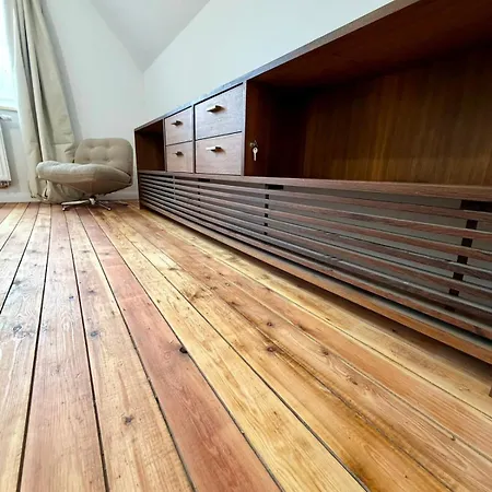 Holiday home Familienfreundliches Haus Mit Garten In *