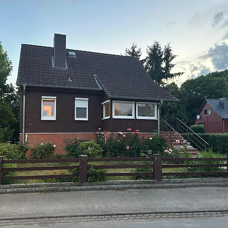 Holiday home Familienfreundliches Haus Mit Garten In Alt Meteln